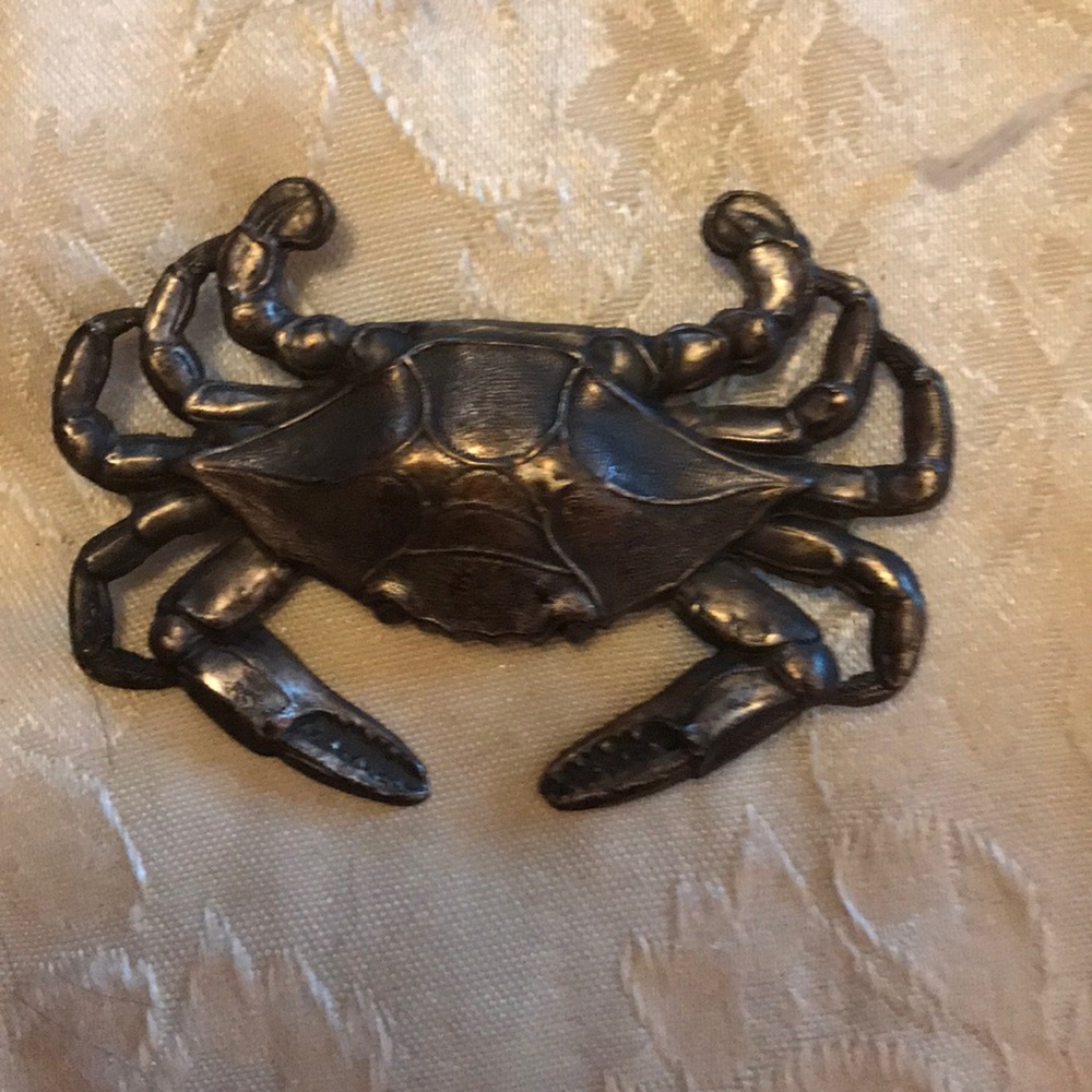 Beautiful pewter crab pin